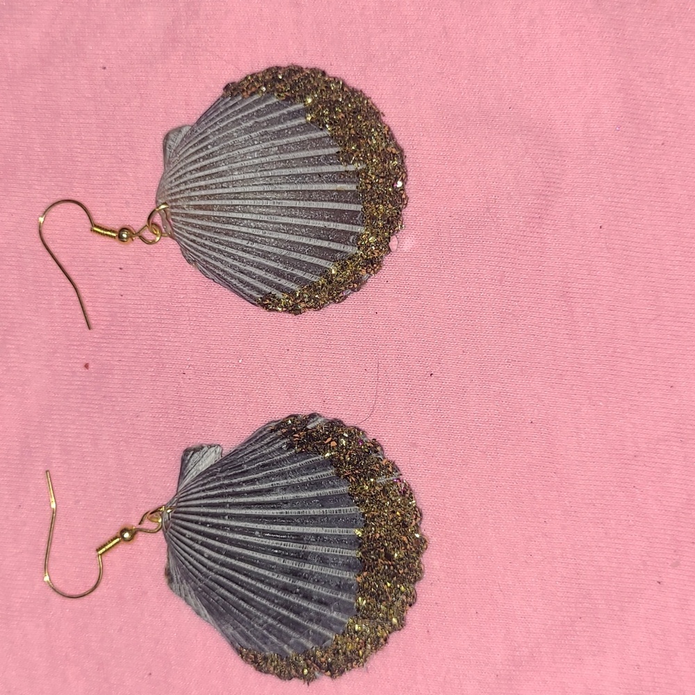 Shell earrings